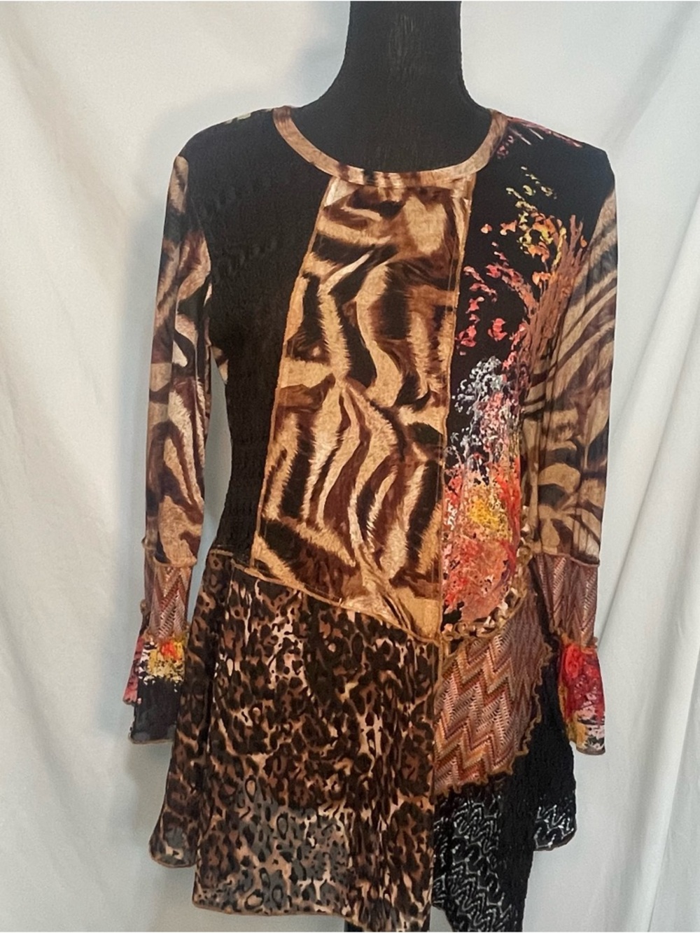 Calessa multicolor patchwork tunic top. Black lace. Size M. Preowned. Boho.
